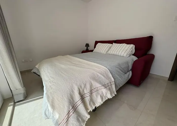 Marsaxlokk Modern Apartment, Large Backyard