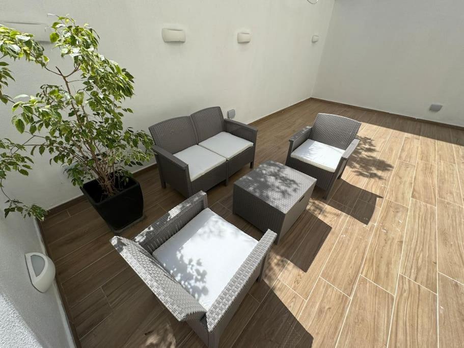 Modern Apartment, Large Backyard Apartamento *
